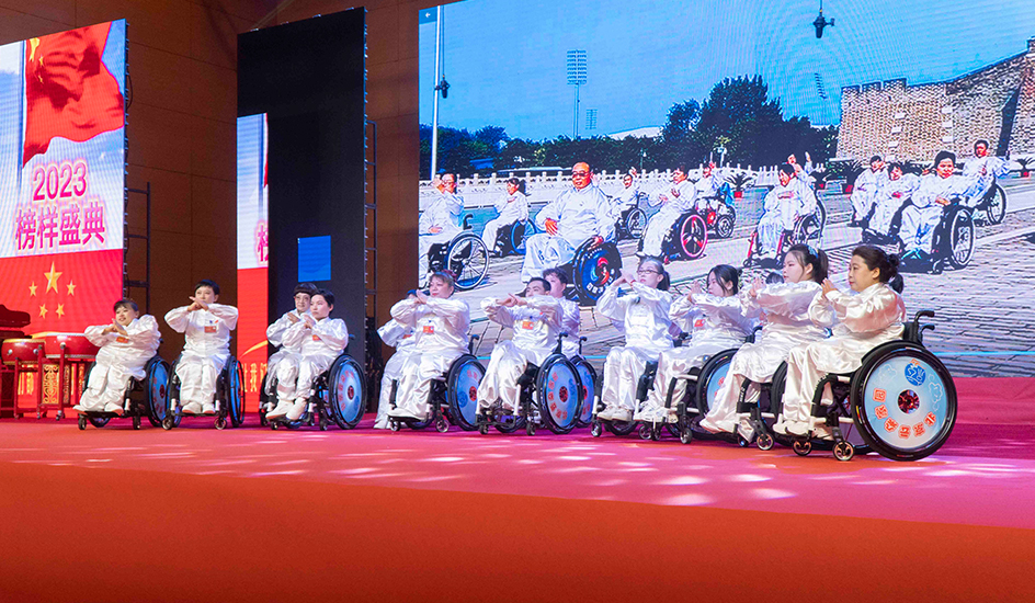 كرسي متحرك يدوي