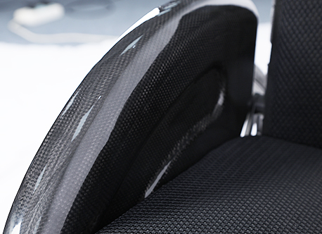 كرسي متحرك من ألياف الكربون