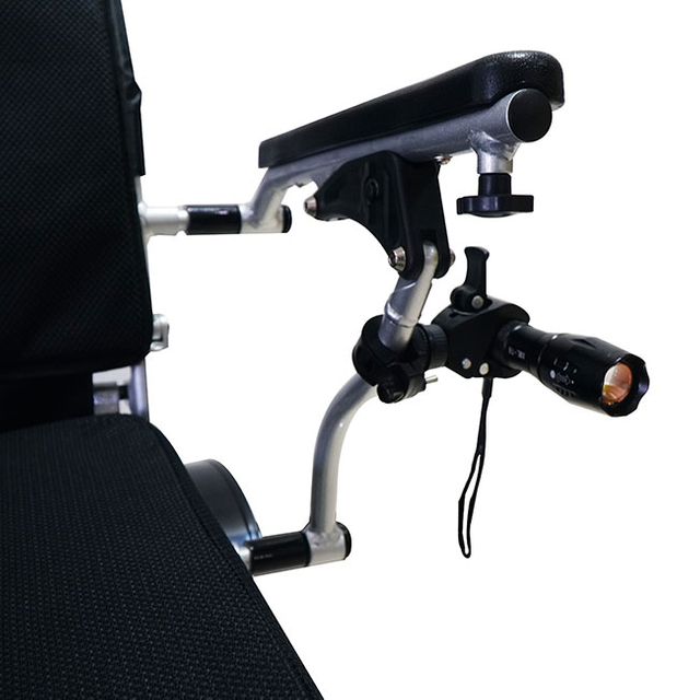 كشاف يدوي كهربائي