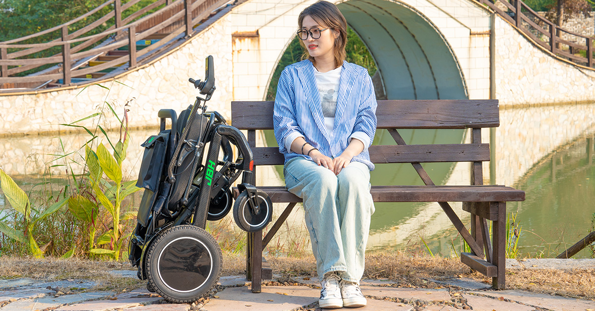 كرسي متحرك من ألياف الكربون DC07