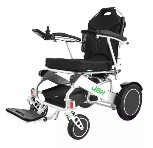 من رمال الشاطئ إلى الثلج: دليل خاص بالتضاريس للكراسي المتحركة الكهربائية الثقيلة